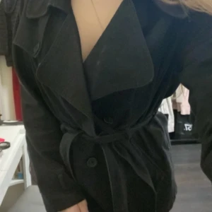 Kappa - Fin trenchcoat, knappt använd, perfekt till våren och hösten! Hör av dig vid frågor eller intresse💗