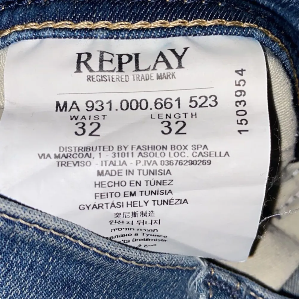 Steal! Ett par feta wripped replay jeans. I riktigt bra skick! Jag säljer för endast 619 kr då nypriset ligger på 1700!! Byten kan också funka/ ALcloset. Jeans & Byxor.