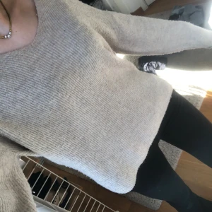 Stickad v-ringad tröja  - Använder inte längre😊
