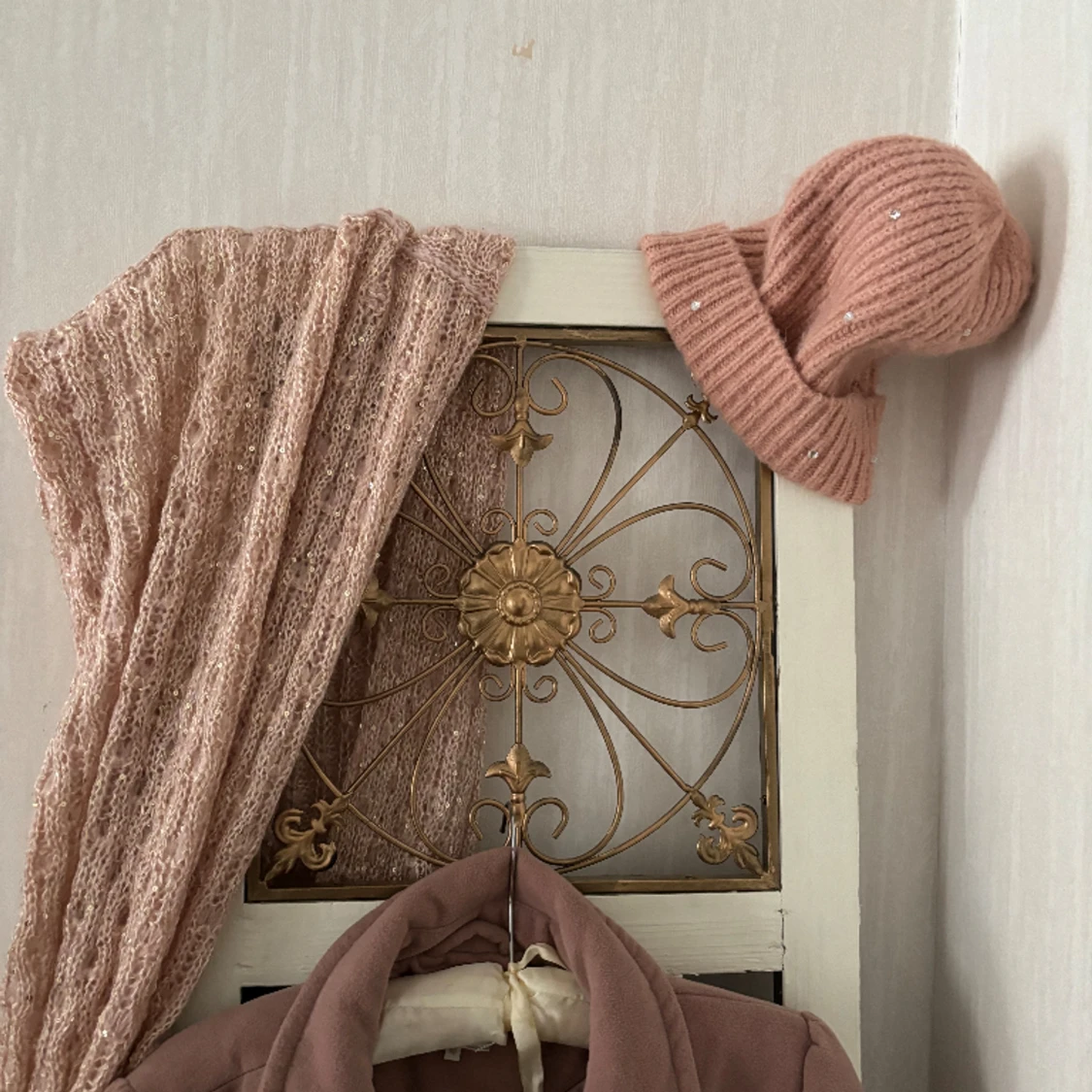 Vintage antik rosa vacker kappa med broderier och volanger halsduk mössa - 91