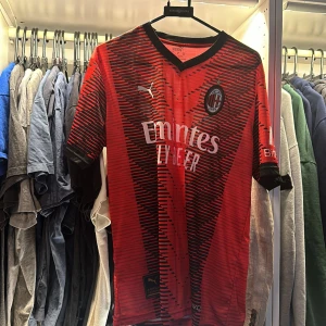 Ac Milan tröja - Leao på ryggen