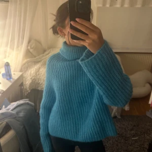 Zara turkos stickad tröja - Jättefin varsamt använd stickad tröja från Zara.