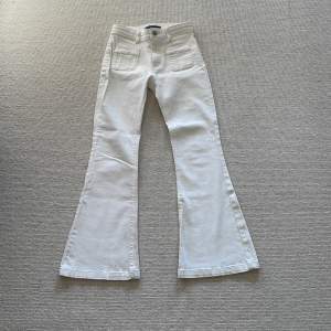 Jätte fina jeans från ikks!! Väldigt bra skick, andvänts få gånger🥰 pris kan diskuteras!