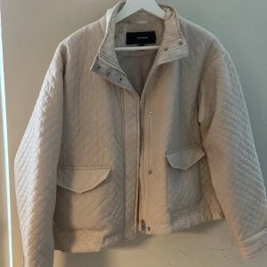 Fräsch vårjacka🔥 - Från Vero Moda i storlek S!😊 