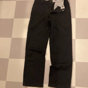 Dickies byxor  - Dickies byxor som är riktigt sköna att skejta i. Också sköna byxor att va använda. Kan frakta men då står köparen för frakt