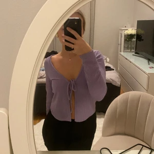 Blus - Jätte fin blus som inte kommer till användning💗