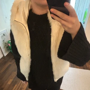 Pälsväst  - Mysig vit Pälsväst 