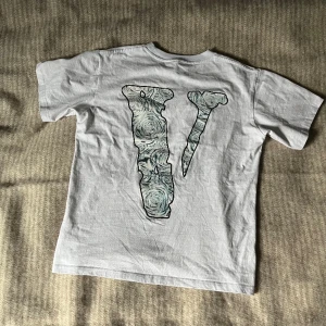 Vlone The Woo Tee - Använd Max 5 ggr alltså bra skick! Pop smoke 💫