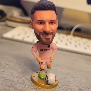 Messi fotbollsfigur - Höjd 6.5 cm Perfekt för den fotbollsintresserade  Fin som gåva. 