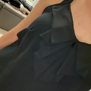 Vera Moda linne - Linne från Vera Moda! Syns inte så bra på bilden men de har detaljer där fram❣️