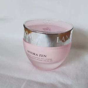 Hydra zen Lancome  - Hydra zen kit från Lancome, ansiktskrämen kostar 695kr i butik och kitet är köpt för 735kr. även bra att ge bort som present tex :)