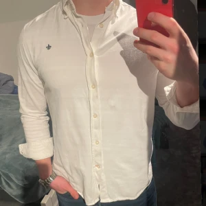 Morris skjorta - Sjukt snygg Morris skjorta i fantastiskt skick, endast använd ett fåtal gånger. Säljer endast pga att den inte längre passar. Inga defekter. 