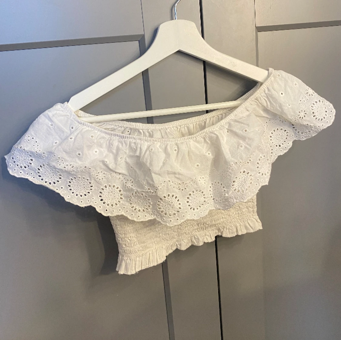 Vit kort Off shoulder tröja - 90