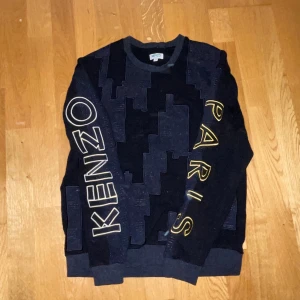 Kenzo  - Tjena. Säljer min kenzo tröja pga att jag inte använder den något mer. Det är storlek M men skulle säga att den passar bättre för small 