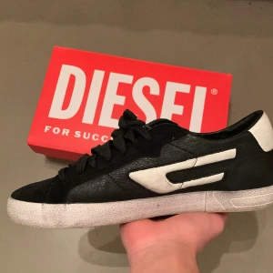 Diesel - Säljer mina diesel skor i storlek 42 för 950kr dem är endast använda 3 gånger och är i väldigt bra skick. Om du undrar något är det bara att fråga :)