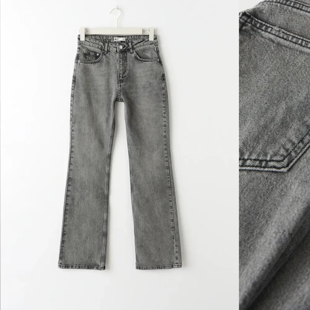 Jeans från Gina Tricot! Namn: Full lenght petite flare jeans Använda ett fåtal gånger! Säljer då de inte kommer till användning längre! Jag är 163 lång och de är perfekta i längden! Midwaisted! Skriv gärna vid eventuella frågor! Nypris: 500 kr. Jeans & Byxor.