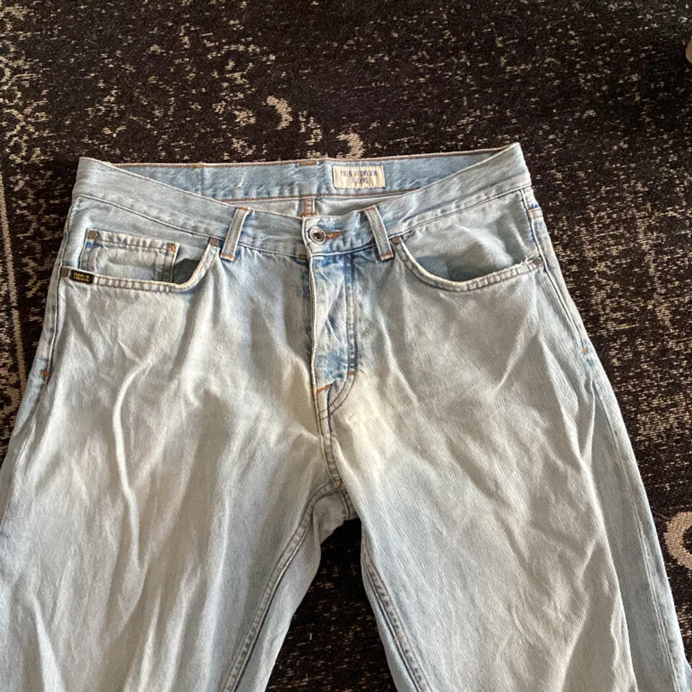 Säljer nu dessa tiger of Sweden jeans som jag använt ett fåtal gånger och skicket är 8/10. Storleken är W32 L34. Nypris 1399. Bara höra av sig vid frågor eller funderingar, pris kan absolut diskuteras.. Jeans & Byxor.