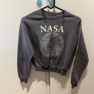 Sweatshirt  - Sweatshirt från h&m i nyskick 