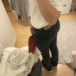 Svarta diesel jeans - Svarta lågmidjade diesel jeans, knappt använda! 💓💓