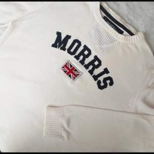 En riktigt fet Morris tröja i färgen vit. Använd nån gång. Pris kan alltid diskuteras vid snabb affär. Skriv till mig vid minsta lilla fundering. Mvh bultendaplug