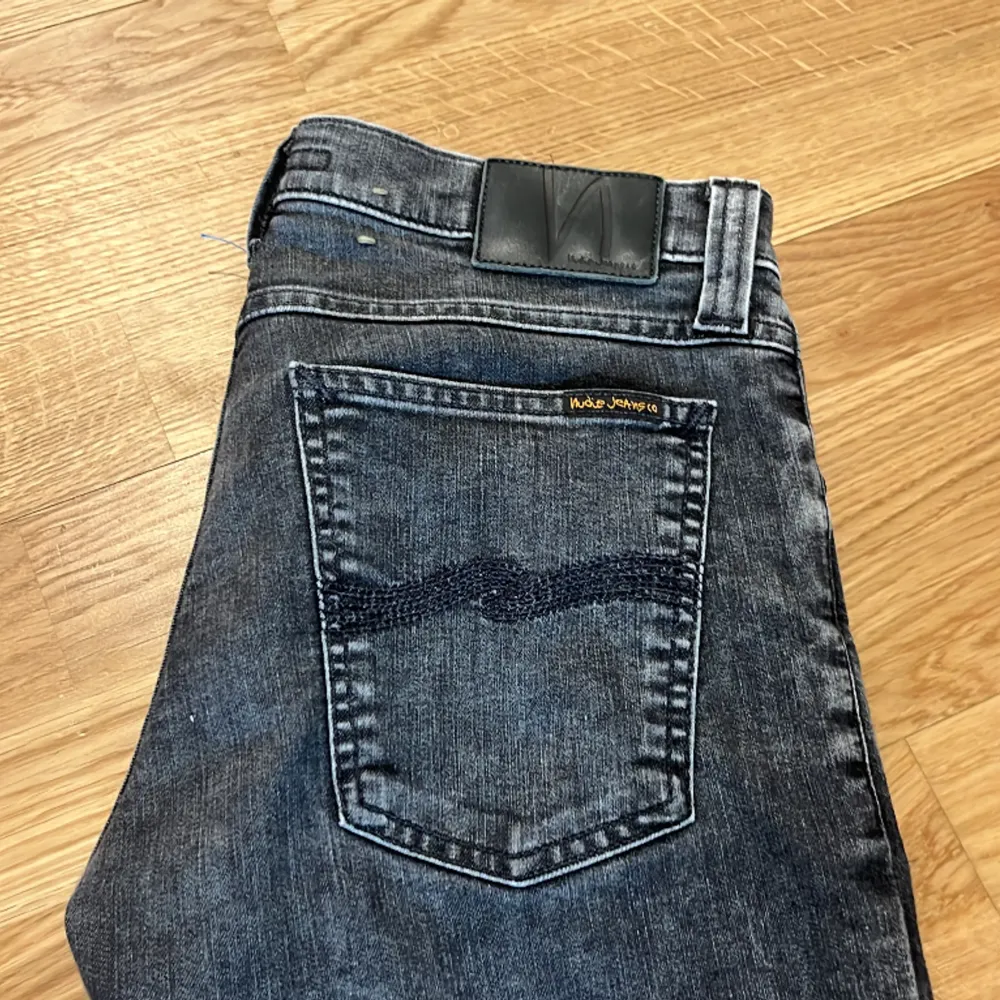 Säljer dessa as feta jeans från Nudie. Storlek 30-32!. Jeans & Byxor.