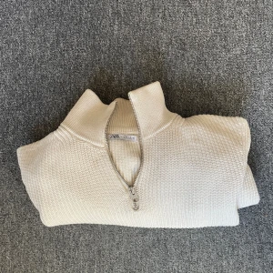 Stickad Tröja - En stickad Zara Tröja. 