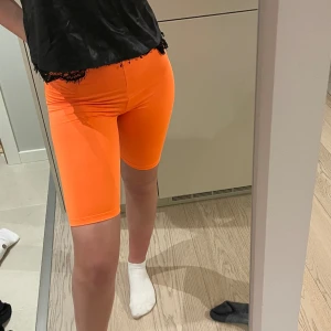Neon shorts - Använt en gång på neon tema och kommer nog inte använda igen. Väldigt sköna