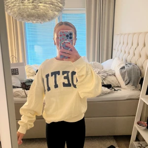 Weekday sweatshirt - Trendig sweatshirt 