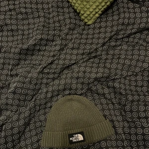 North face mössa - Säljer en fin mössa. Bra skick. Pris kan diskuteras vid snabb affär.