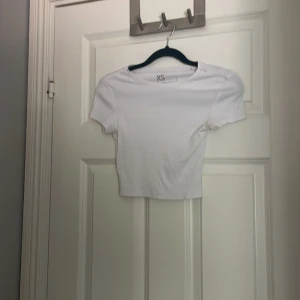 Vit T-shirt  - Köptes för 129 säljs för 20kr
