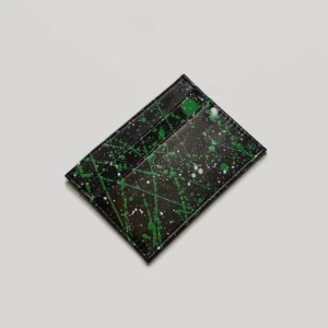 Plånbok ”splattered” custom  - Är du trött på att spendera flera tusen för en plånbok? Då är dessa extremt feta Limited edition korthållare perfekt för dig. Korthållarna är gjorda av äkta läder med hög kvalite till ett otroligt pris på 199SEK inklusive frakt! 