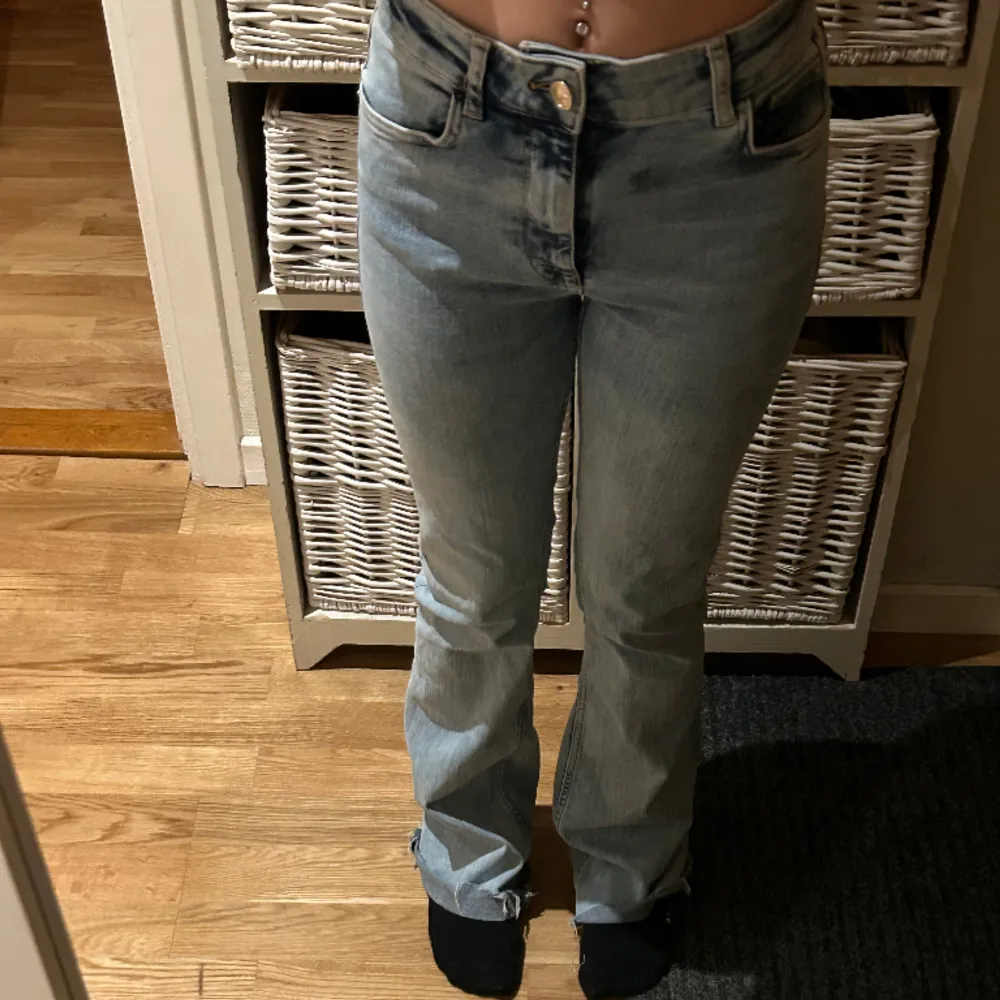 Bootcut jeans från zara💗. Jeans & Byxor.