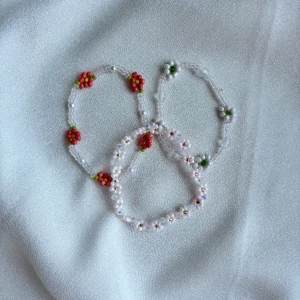 Handgjorda armband  - 40kr/st