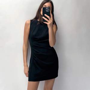 säljer min fina svarta klänning från zara. använd endast en gång. storlek s. 200kr. egna bilder kan fås 