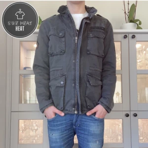 Field jacka  - Tja, säljer nu denna sjukt feta field jackan i stl M! Hör av dig vid frågor eller funderingar eller för fler bilder!