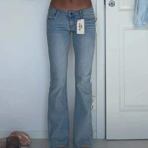 Jätte snygga jeans köpta på plick som är för stora! Midjemåttet 41 innerbenslängden 82💕
