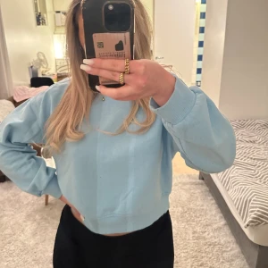 Sweatshirt - Jättesöt sweatshirt i storlek S. Haft på mig den 3-5 ggr.