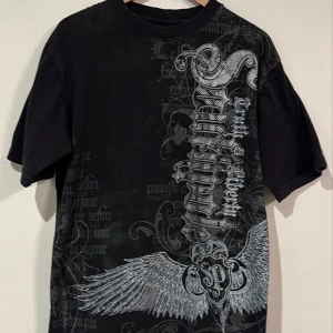 Söker tapout, mma elite, affliction etc - !SÖKER¡ säljer inte letar tapout, southpole, mma elite, affliction, xtreme couture, ecko unltd, xzavier å liknande märken. L-XXL, only hard shit 🤯🤯 hmuuu