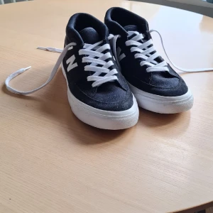 New Balance 417 - Ett par riktigt fräscha o goa skor men som inte riktigt var min grej. Storlek 42.5 och använda bara en gång. Priset är diskuterbart :)