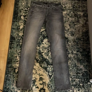 Jack n Jones jeans - Säljer mina Jack n Jones jeans då det är för stora för mig | skick 10/10 använda en gång| hör av er vid funderaringar