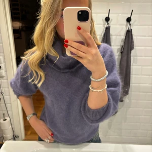 Stickad polo tröja - Så fin unik tröja, som är så fluffig och mjuk! 