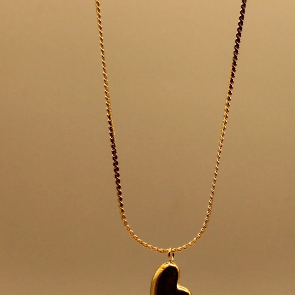 Chain Lenght - 18” plus 5cm extender Stainless Steel Necklace feauturing Dainty Heart . Accessoarer.