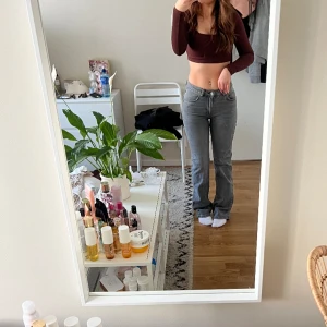 gina jeans - gina jeans i modellen full lenght flare i storlek 36, jag är 163 cm lång