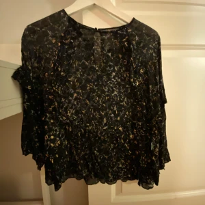Blus - Superfin blus! Använd några gånger 