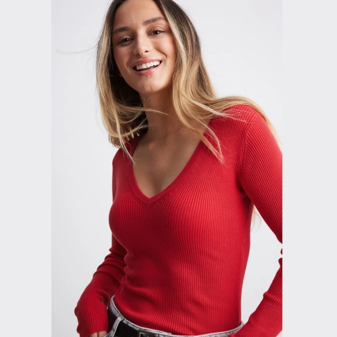 Finstickad tröja med V-ringning