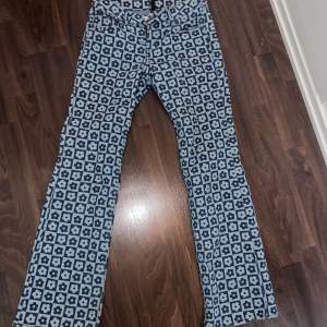 Jeans från H&M. Storlek 36. Bekväma. Mycket fint skick! (Jag är 166).