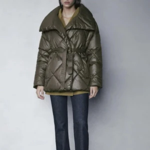 Massimo Dutti jacka - Jackan är i bra skick och har verkligen älskat den. Supersnygg och praktisk!🫶😍