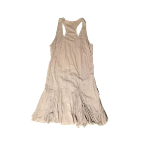 Bubble skirt klänning - Super söt klänning med bubbel kjol och nice pärl detaljer 💋 hör av dig om du har några frågor ‼️vintage‼️