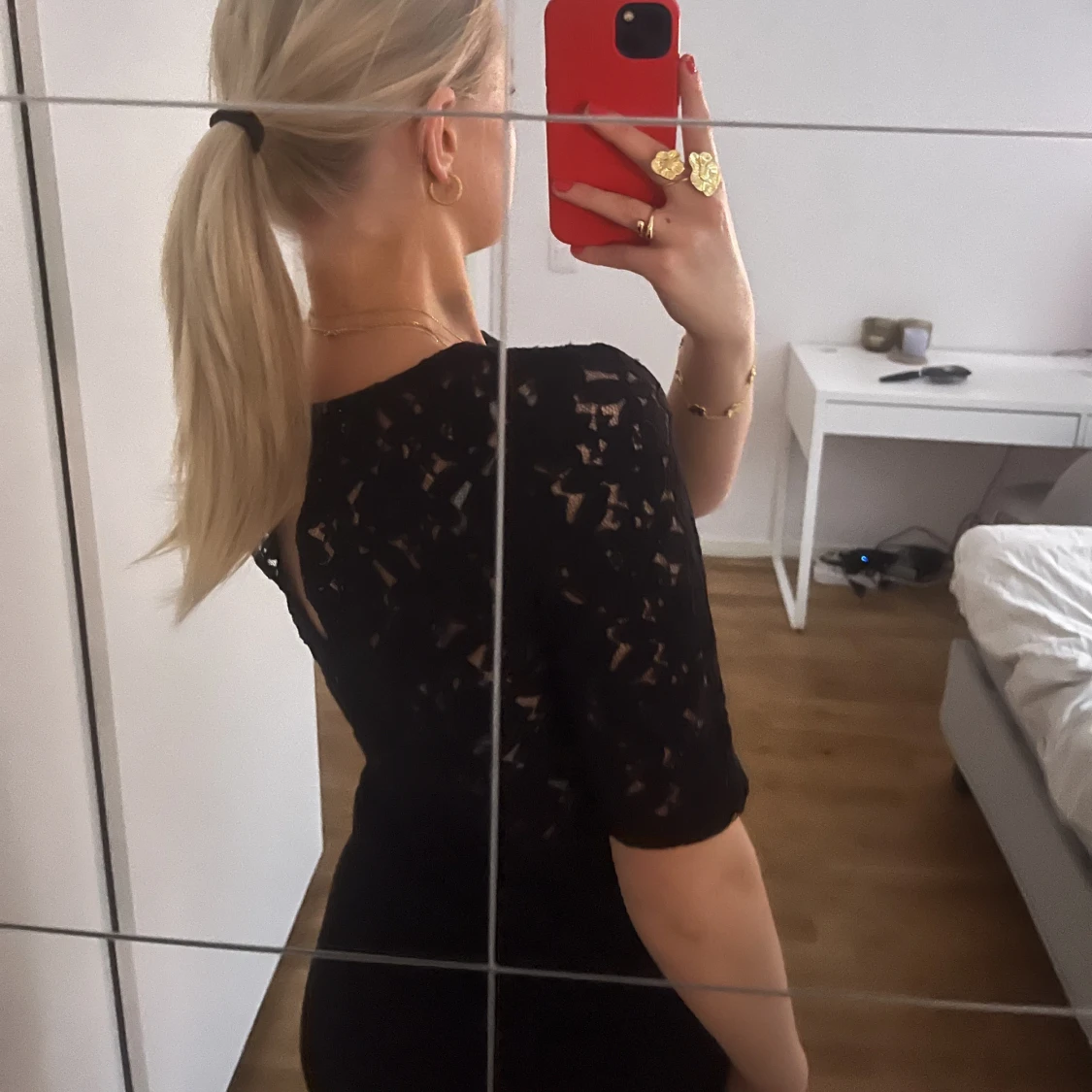 Svart spetströja  - 91