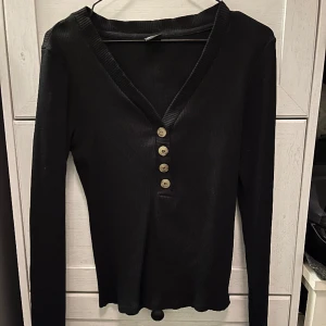 Tröja - Tröja i storlek L men sitter som en M! Fint skick!